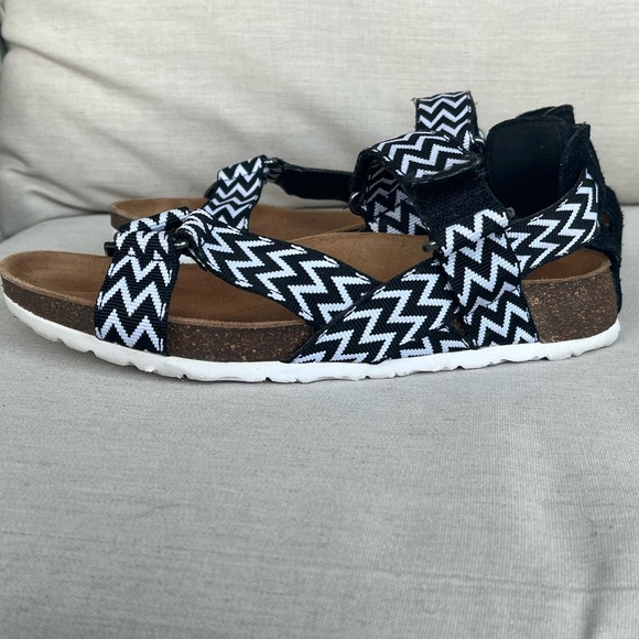 Design Lab The Bay ‘Wailla’ Sandals Size 36 - Picture 2 of 9